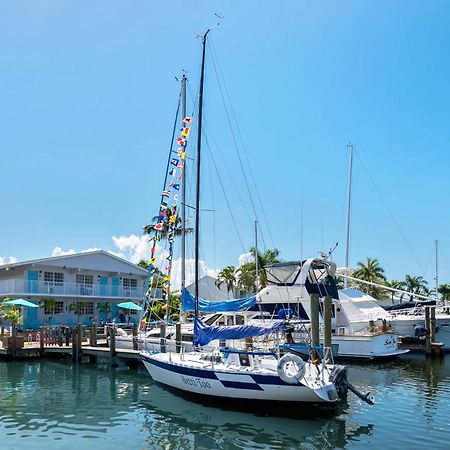 Latitude 26 Waterfront Boutique Resort - Fort Myers Beach Bagian luar foto