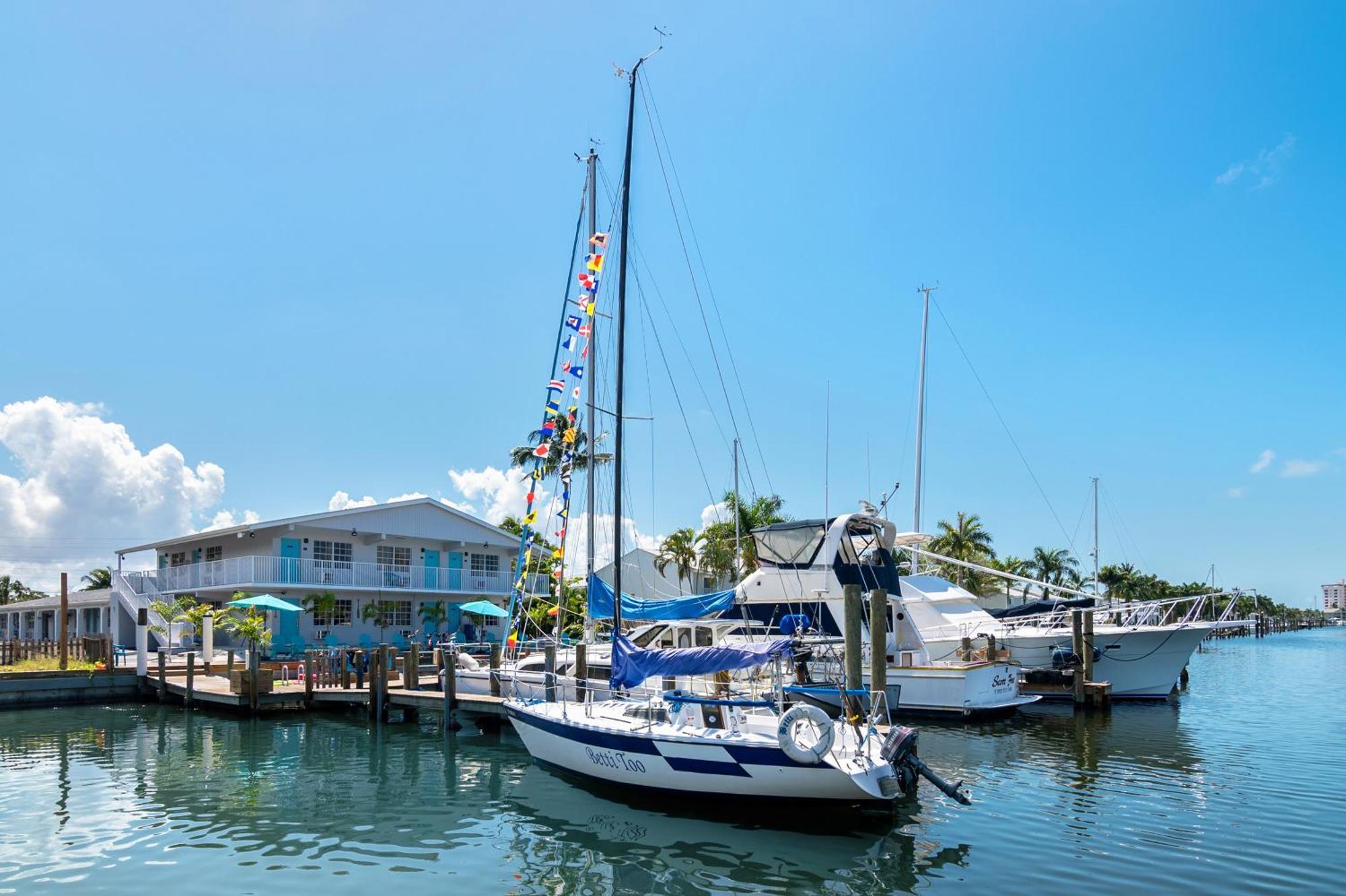 Latitude 26 Waterfront Boutique Resort - Fort Myers Beach Bagian luar foto